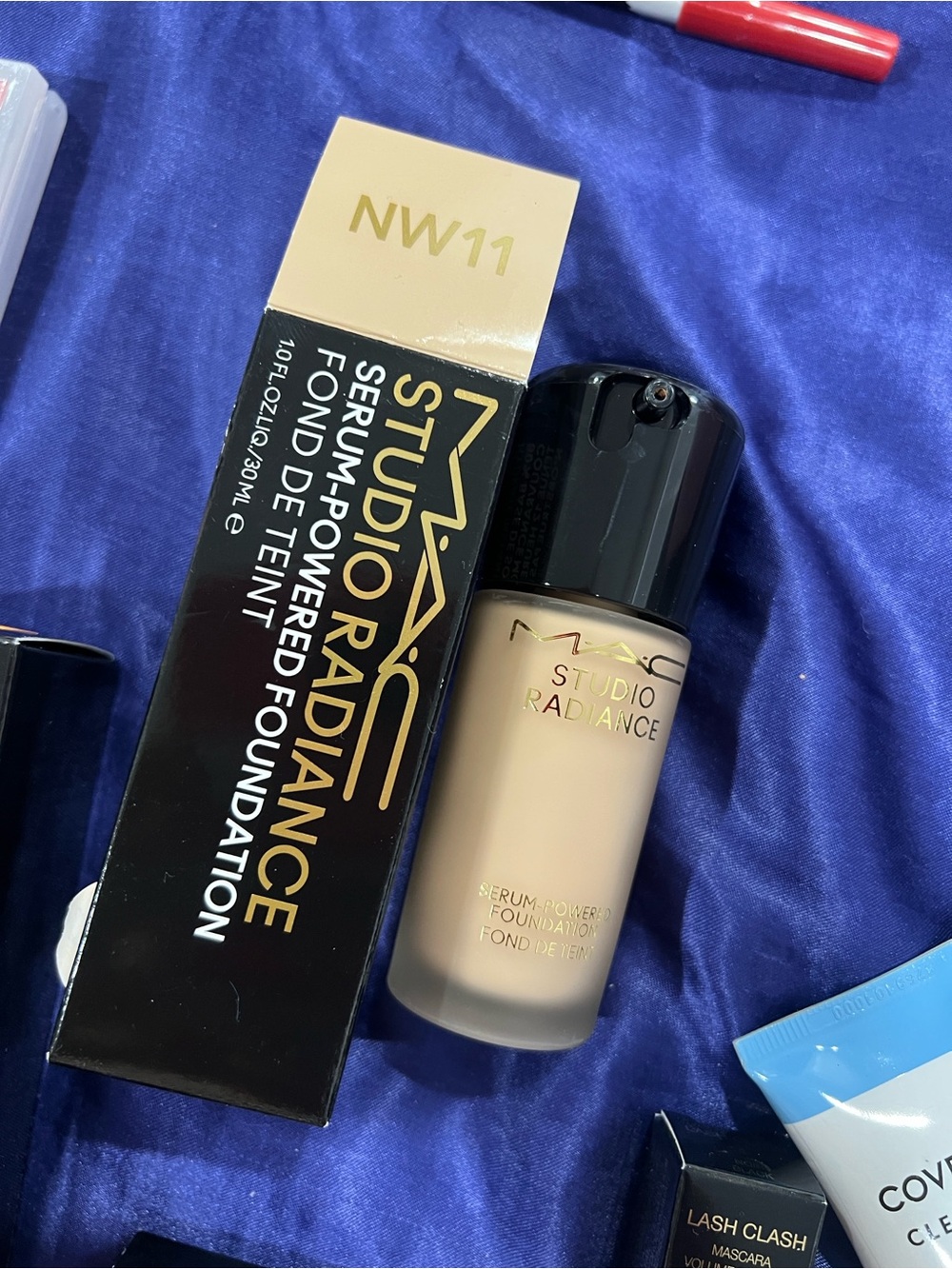 MAC Cosmetics Studio Radiance Serum-Powered Foundation NW11 - Light Beige